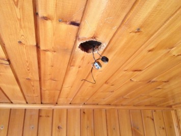 Снимка: Строб в тавана на балкон под прожектор