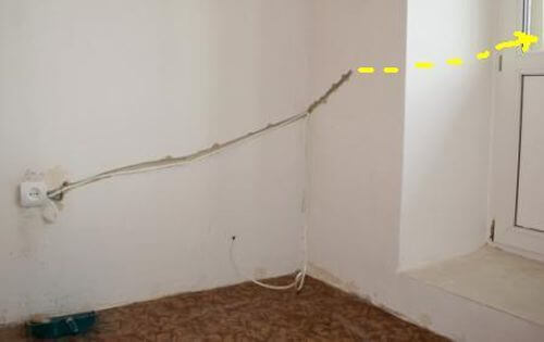 Заключение на кабела от изхода към друга стая