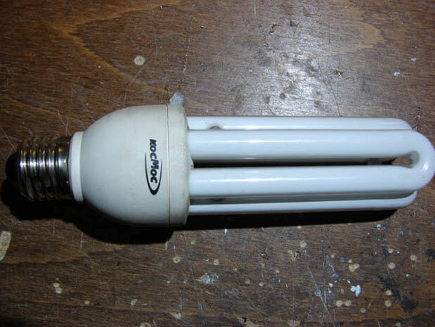 Стара флуоресцентна лампа