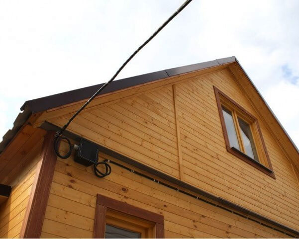 Въвеждане на електричество в дървена къща